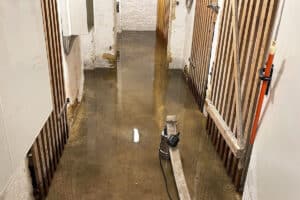 Wassergeschädigter Kellerraum